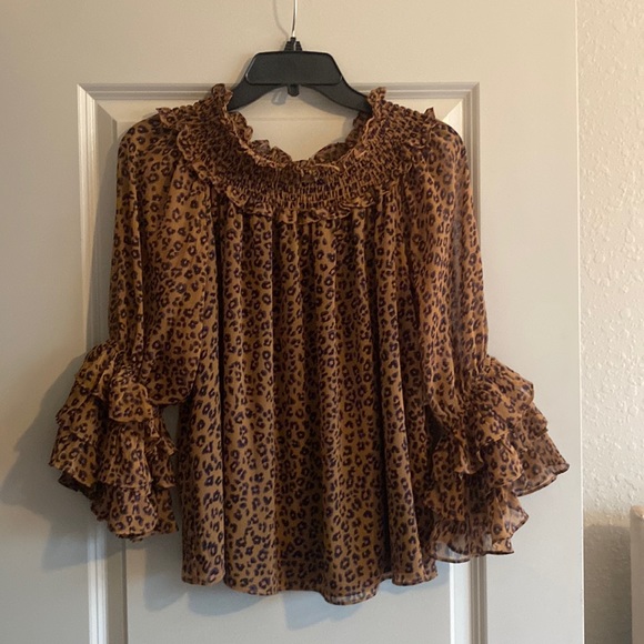 SALE🎉 New !CeCe Ruffle top - Picture 3 of 10